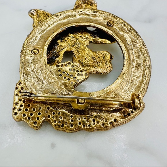 Vintage Circle Flower Brooch Pin Black Enamel Gold Tone with Detailed Leaf 2.5” - Picture 9 of 9